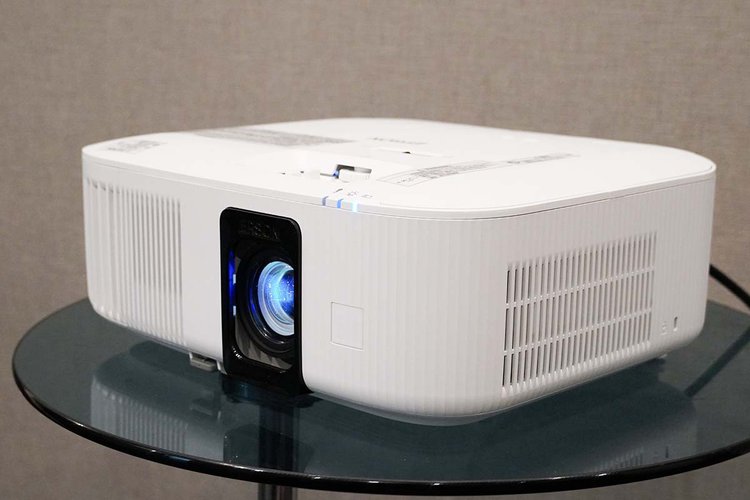 失敗したくないならエプソンプロジェクター！「EH-TW6250」で“明るい大