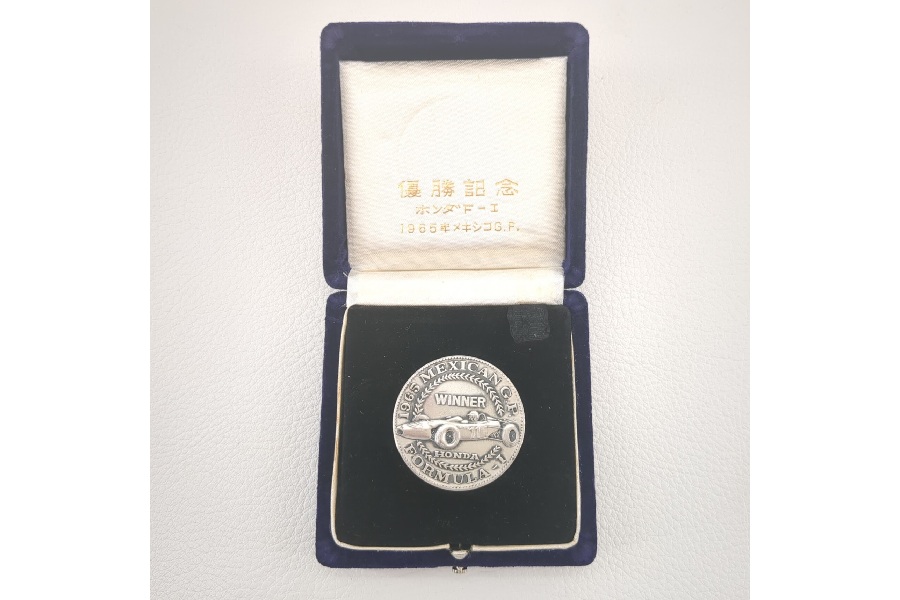 ホンダ F1 1965年メキシコグランプリ優勝記念 純銀製コインをご紹介