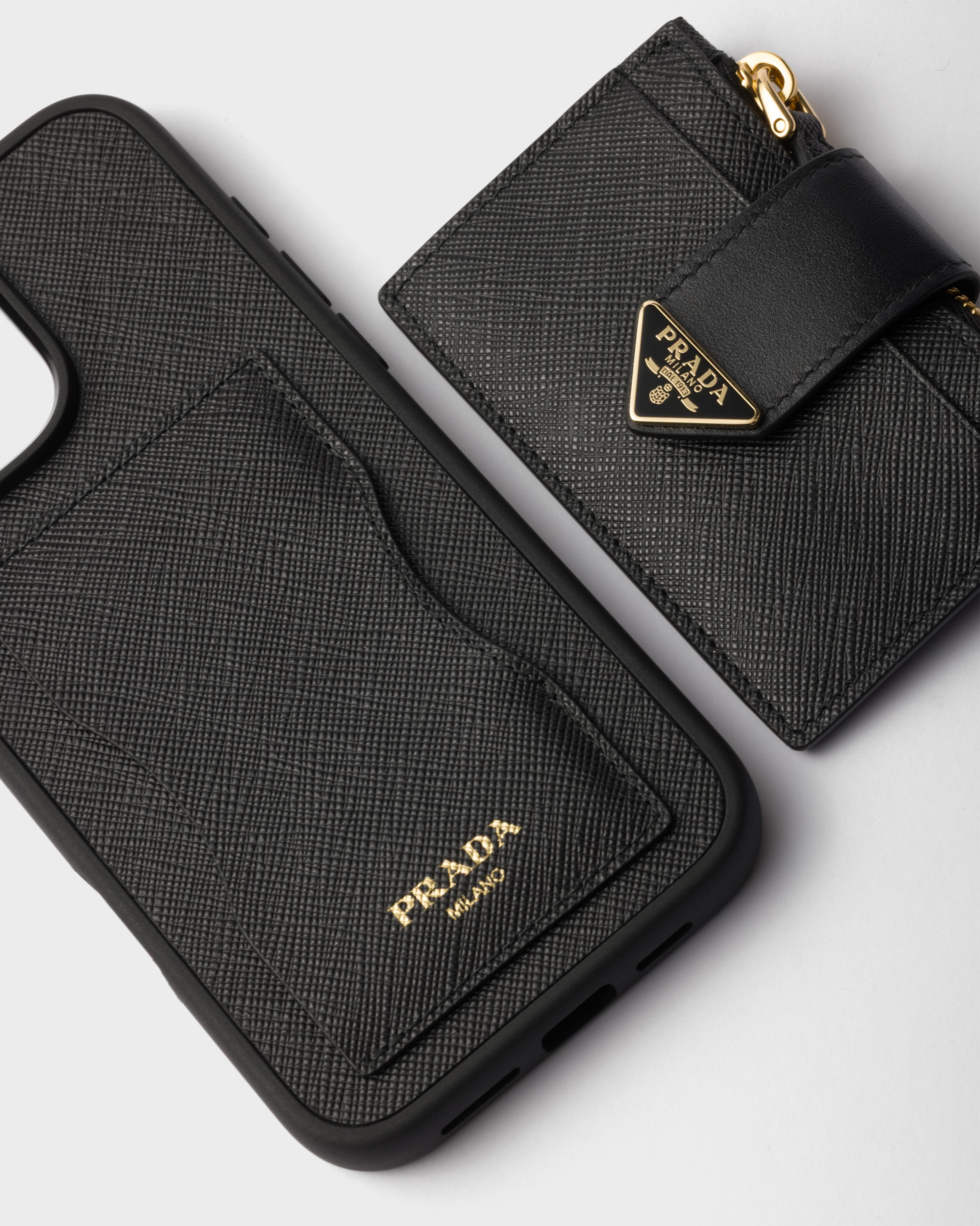 ブラック サフィアーノレザー Iphone 16 Pro Max用ケース | PRADA