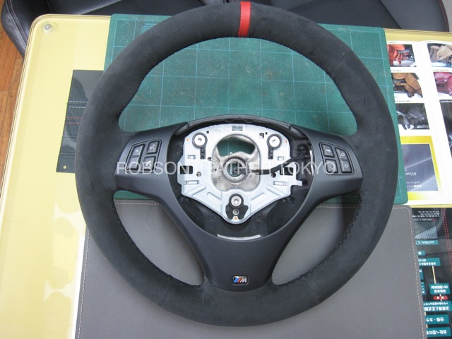 BMW 1シリーズ E82クーペ 純正ステアリングの本革張り替え | 本革