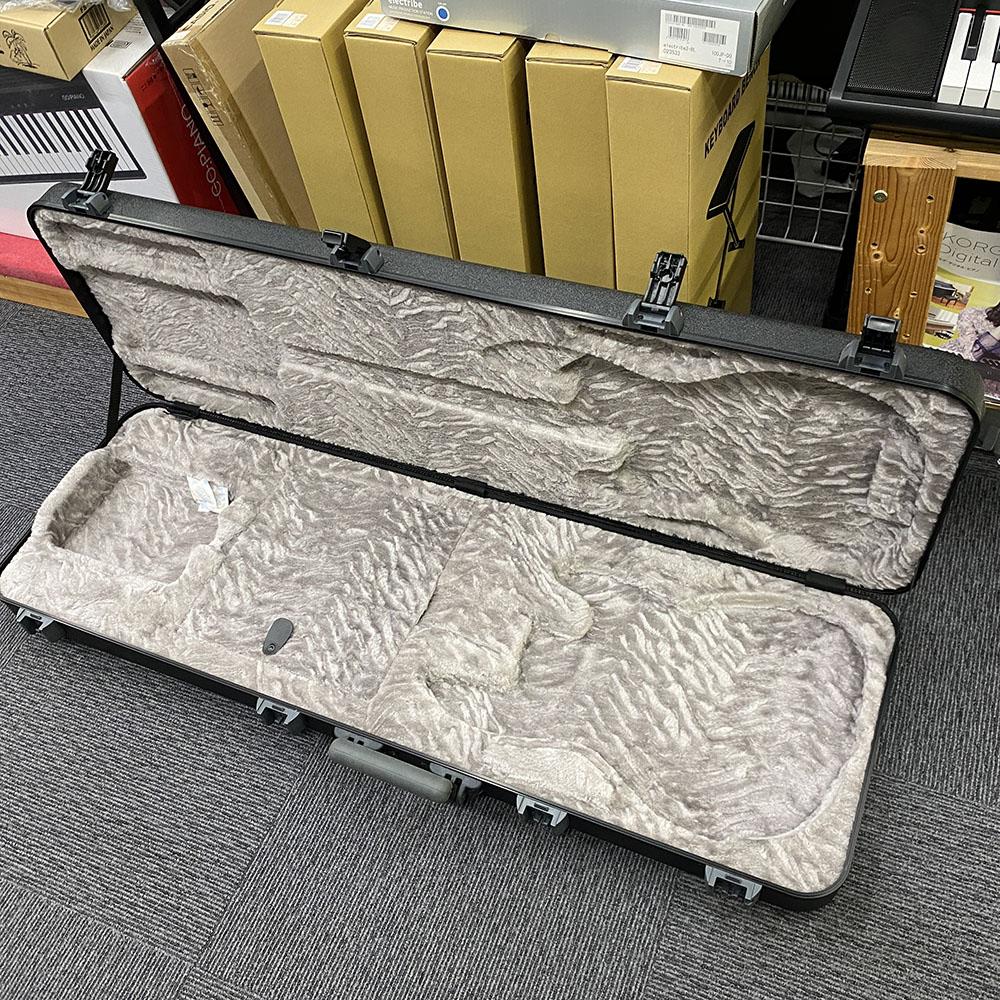 Fender Deluxe Molded Bass Case｜平野楽器 ロッキン オンラインストア