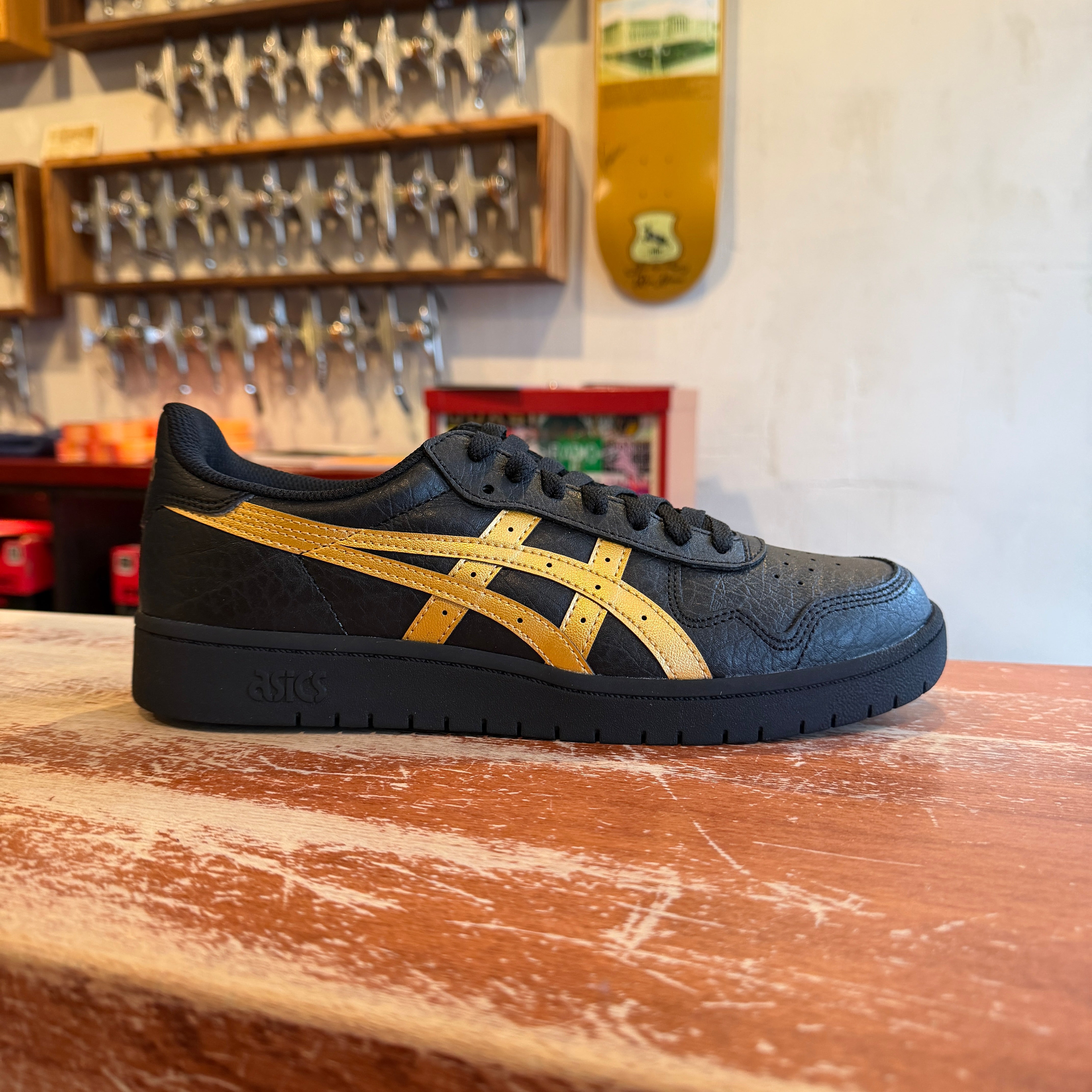 Asics - Japan Pro Black/Pure Gold – Radio Skateshop