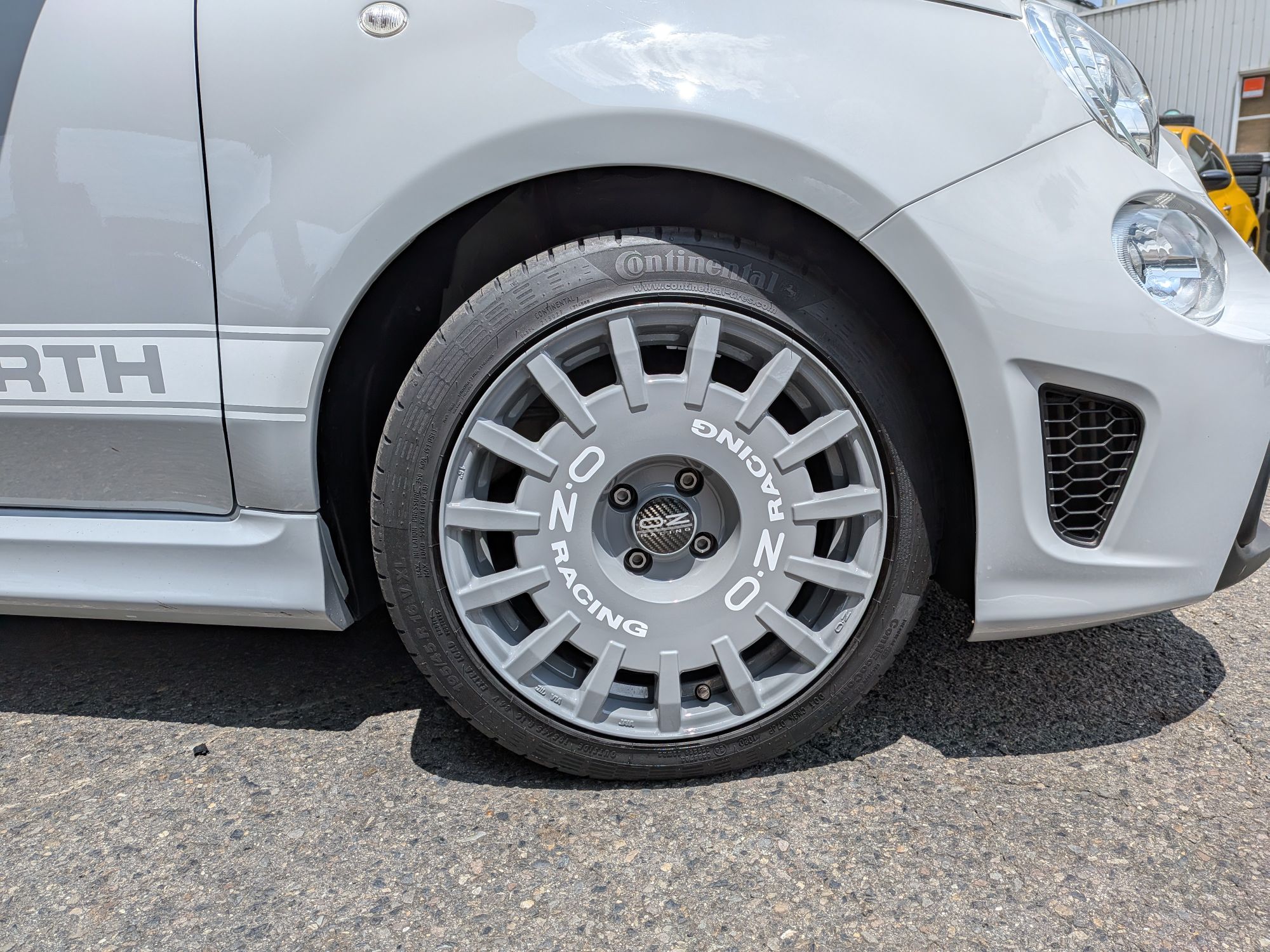 新色ラリーレーシング！！ブレンボ対応 16インチ アバルト595.695