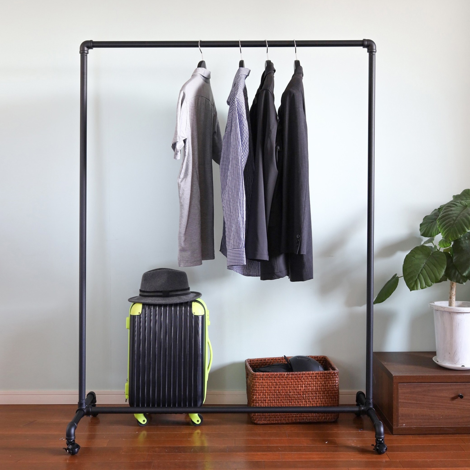 ガスパイプハンガーラック幅120cm】アパレルショップにもおすすめな艶