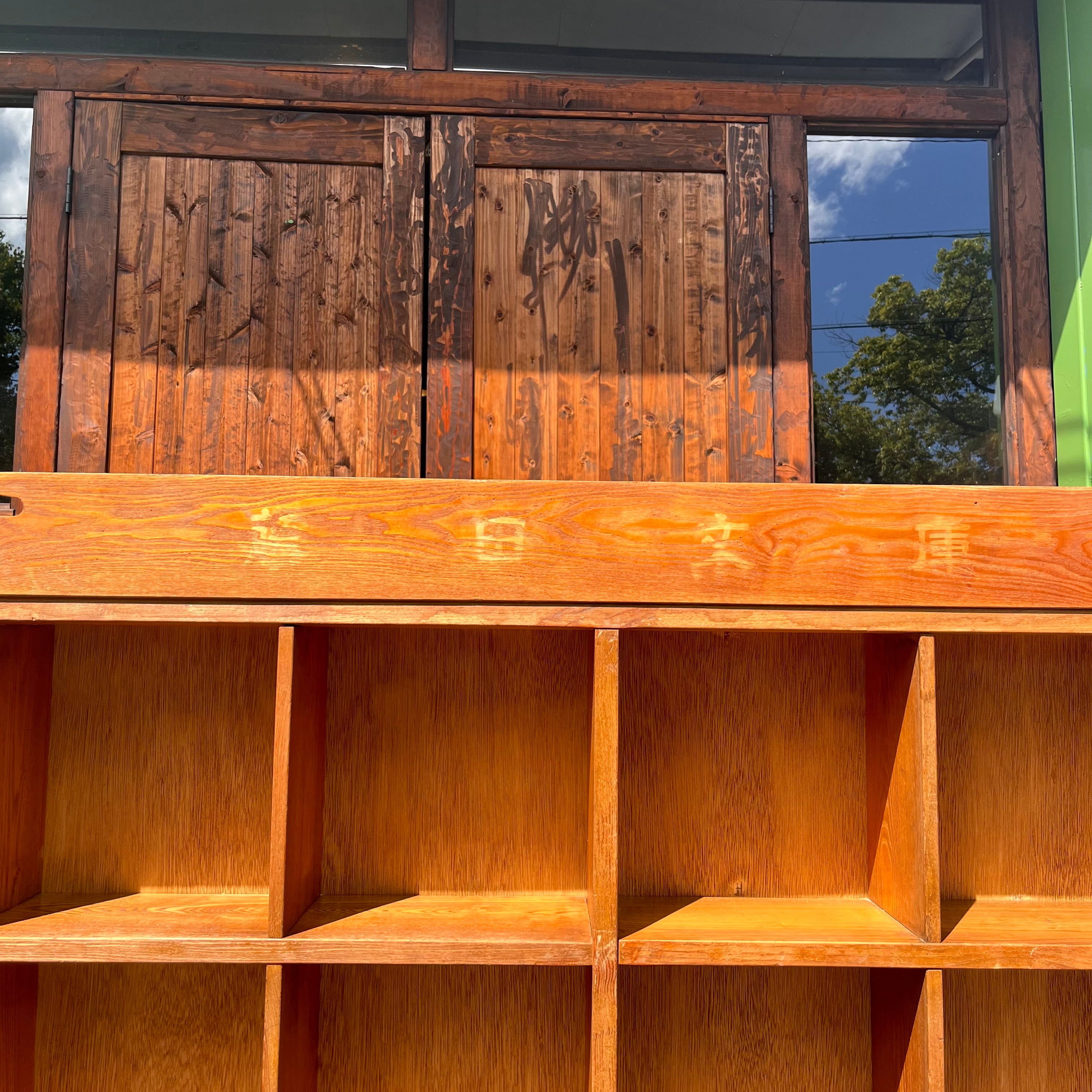 古い30マスのラック キャビネット 本棚 ヴィンテージ 中古 大きい