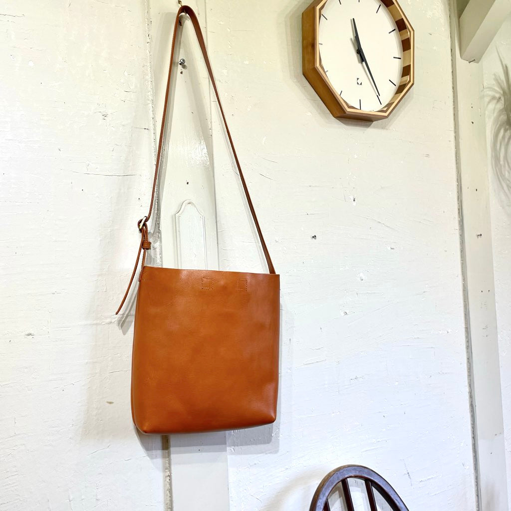 スロウ / SLOW ボーノ / bono ツールショルダーバッグ 本革 キャメル