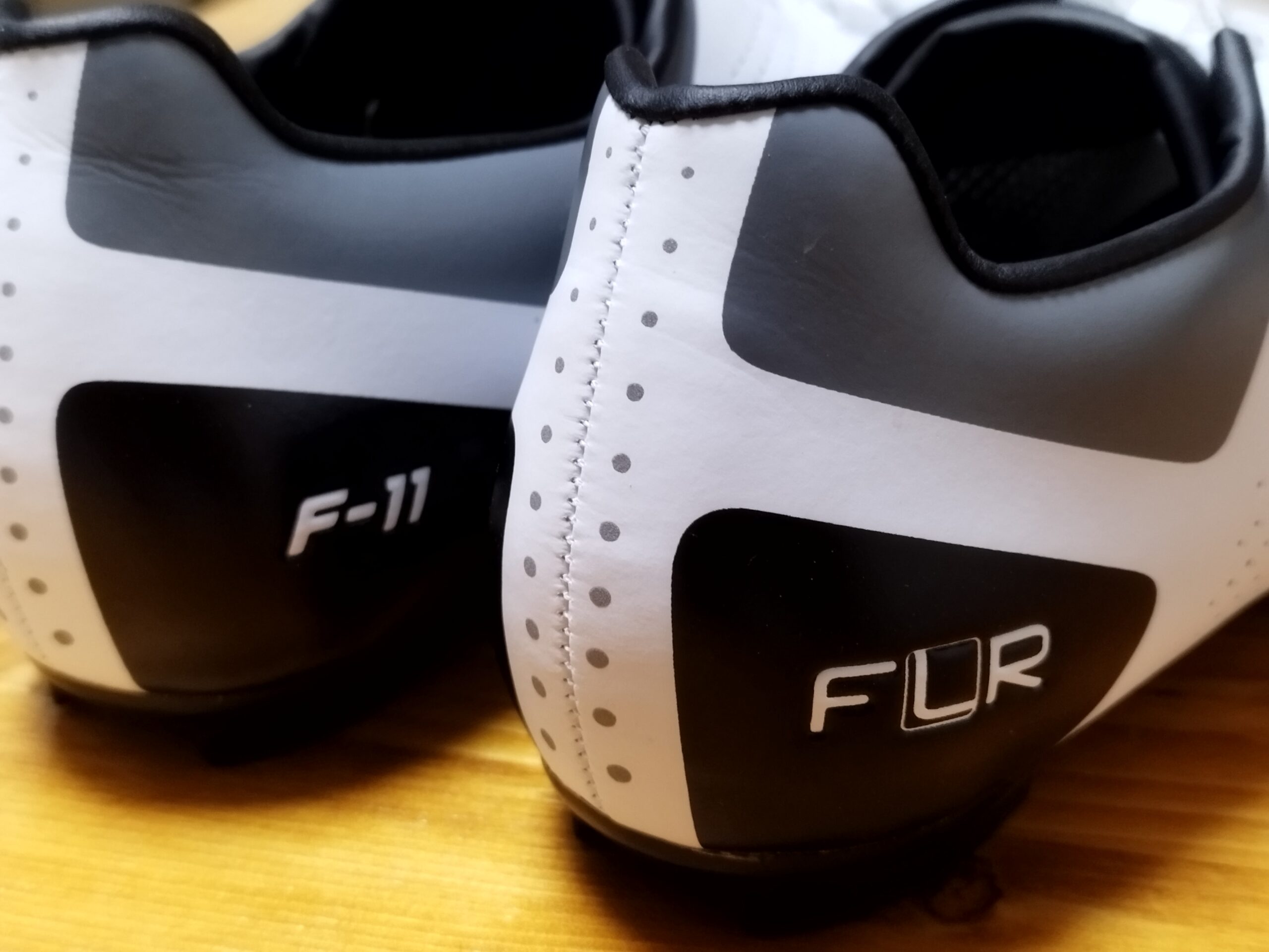 FLR F-11 インプレ | 高剛性ナイロンソールのロードバイクシューズ