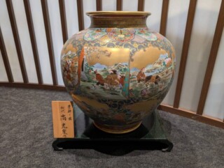 人間国宝 島岡 達三 作 『地釉象嵌 縄文壺』 買取価格相場｜骨董品買取