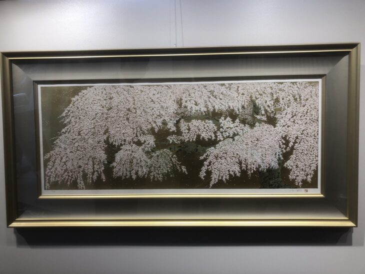 中島 千波 作『春輝枝垂れ櫻』 シルクスクリーン ｜骨董品買取 緑和堂