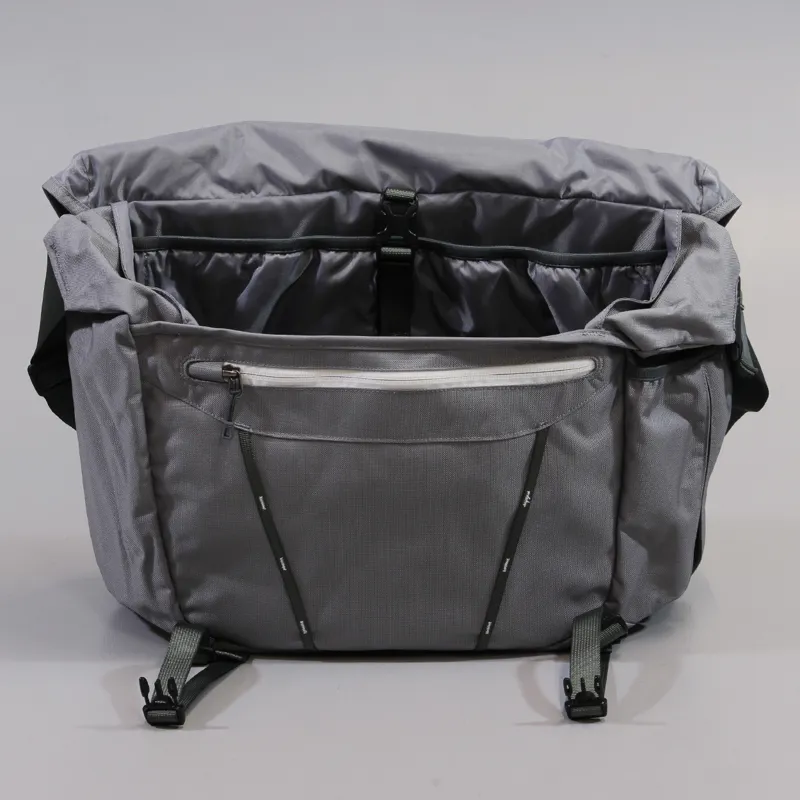 Patagonia Half Mass Messenger Bag Feather Grey Courier Satchel
