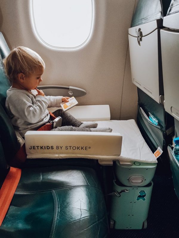 Must have for traveling parents: JetKids bed box by Stokke