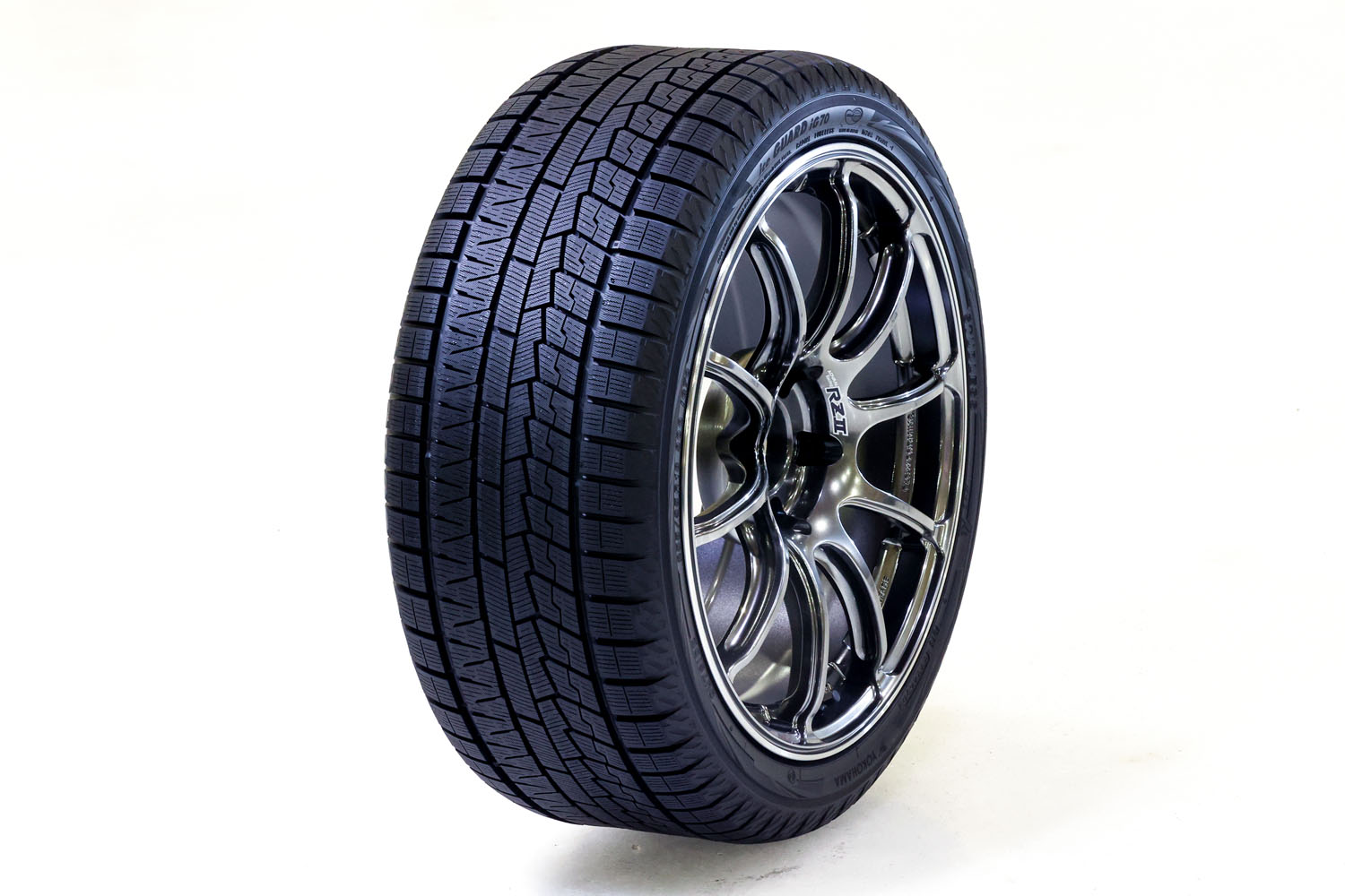 ヨコハマ史上最高の氷上性能をうたう「アイスガード7」登場 【ニュース