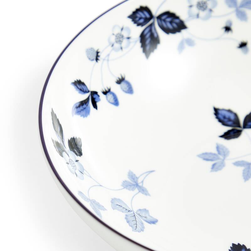 ストロベリー インクブルー ボウル 18cm ペア|WEDGWOOD公式オンライン