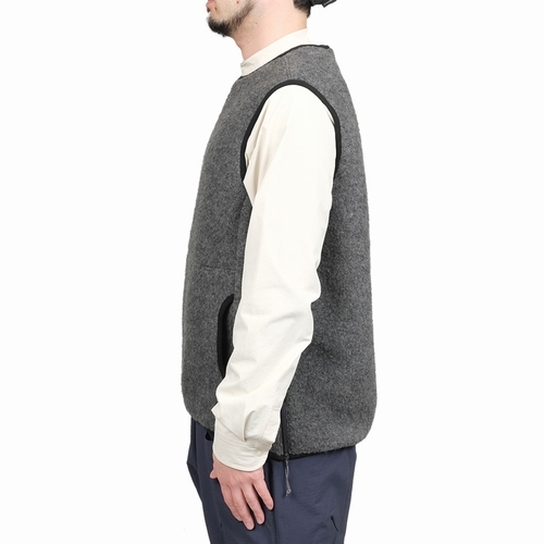 パイルモッサーのベスト AXESQUIN ELEMENTS（アクシーズクイン