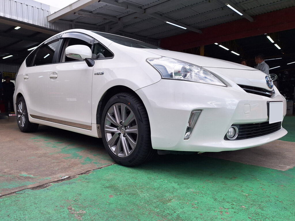 トヨタ プリウスα クラウン純正ホイール 17×7.5J＋40 MINERVA 215