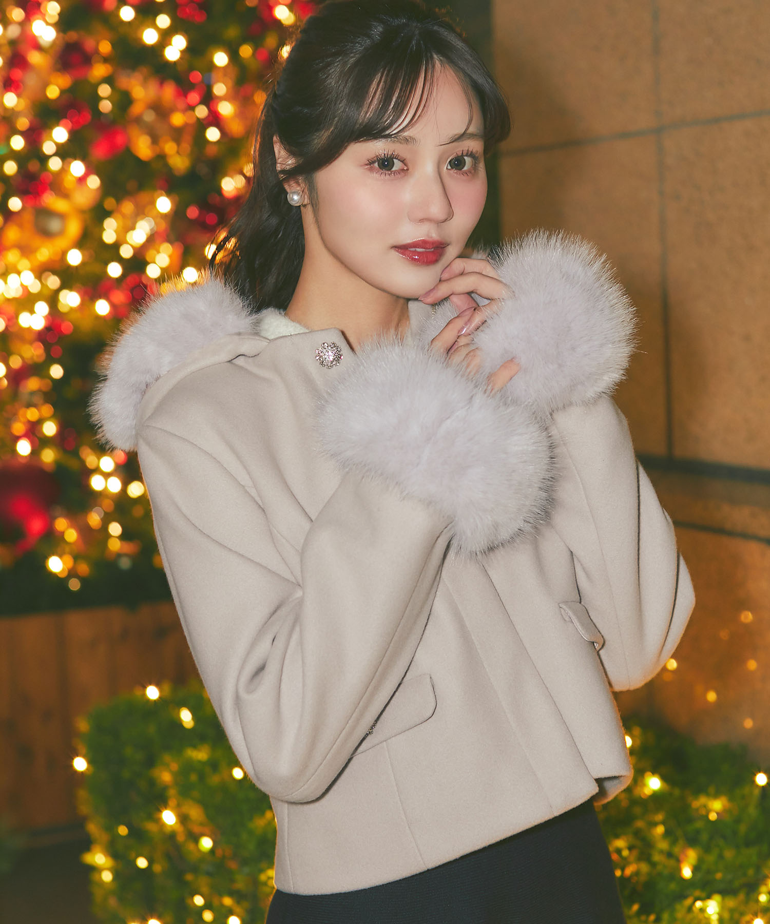 取り外し可能なファー付きビジュー装飾ショートコート