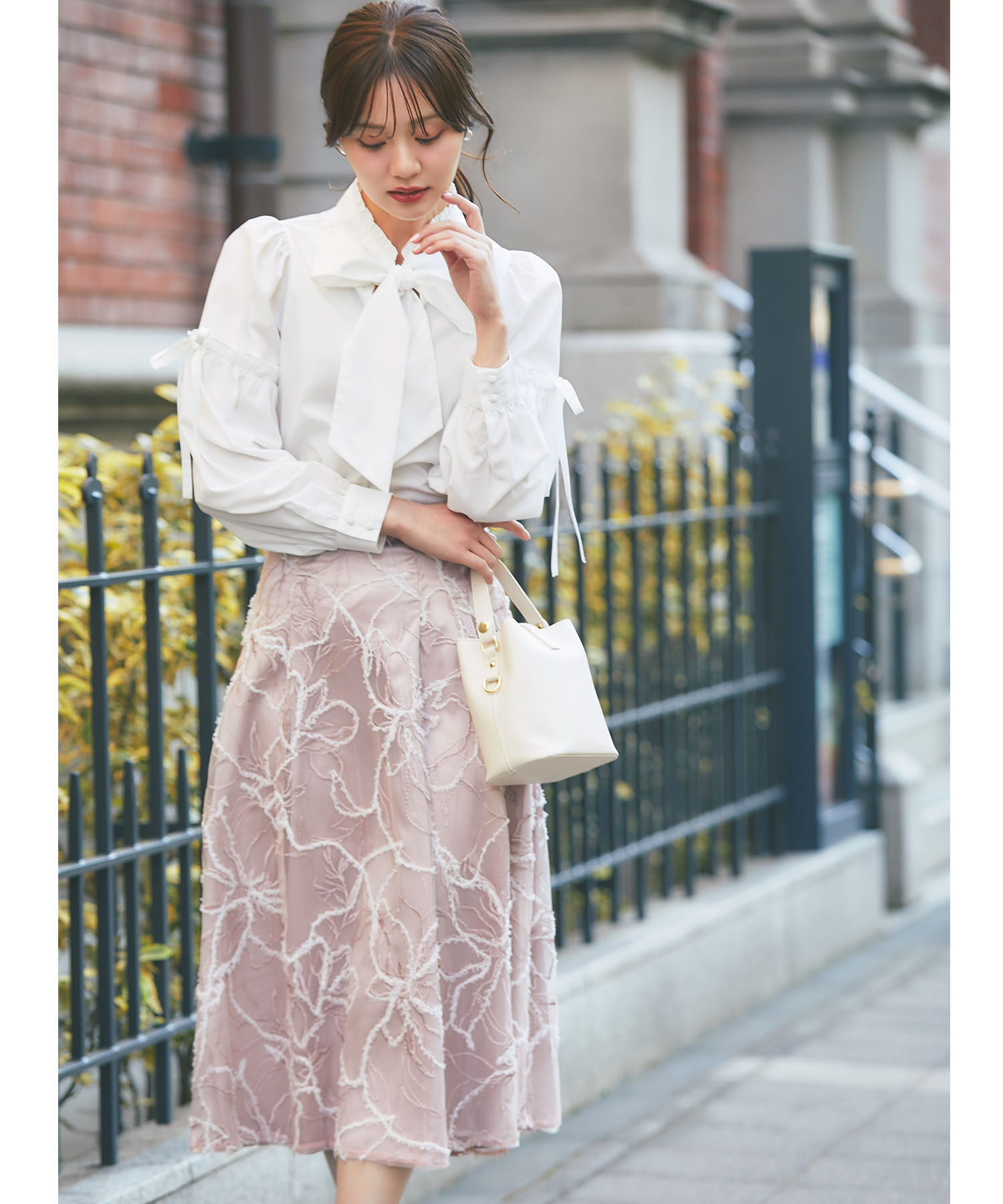 バックレースアップモールレースタックフレアスカート