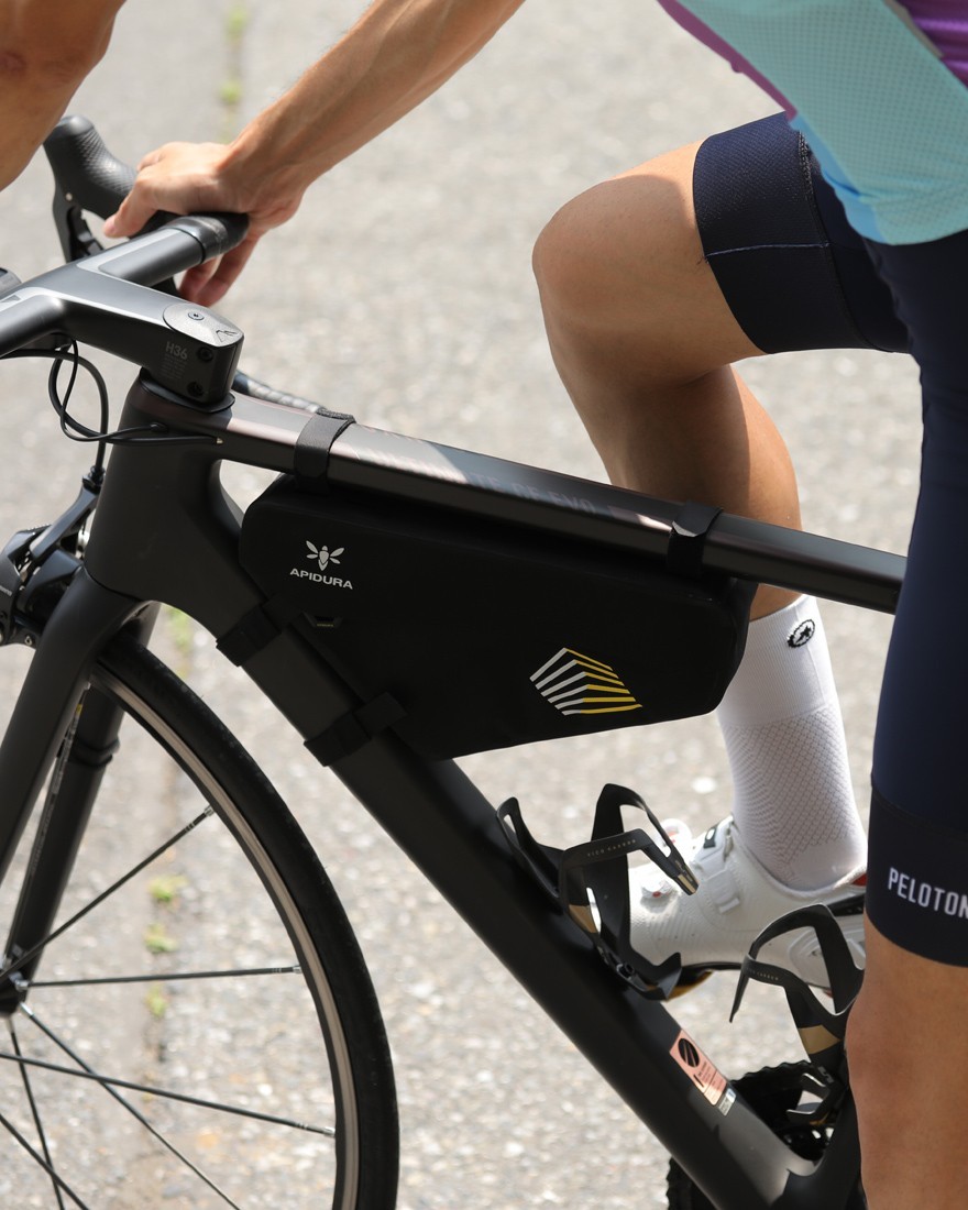フレームバッグ【RACING FRAME PACK 2.4L】｜APIDURA（アピデュラ