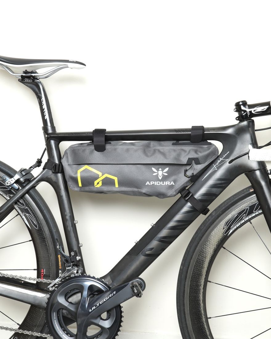 フレームバッグ 3L【EXPEDITION FRAME PACK/ スモール】｜APIDURA