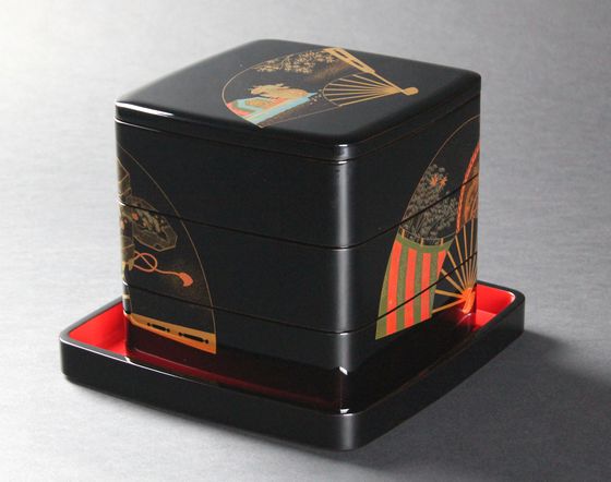 三段重箱 扇面胡蝶蒔絵 1,045,000円（税込） | 輪島塗の塗師屋 輪島