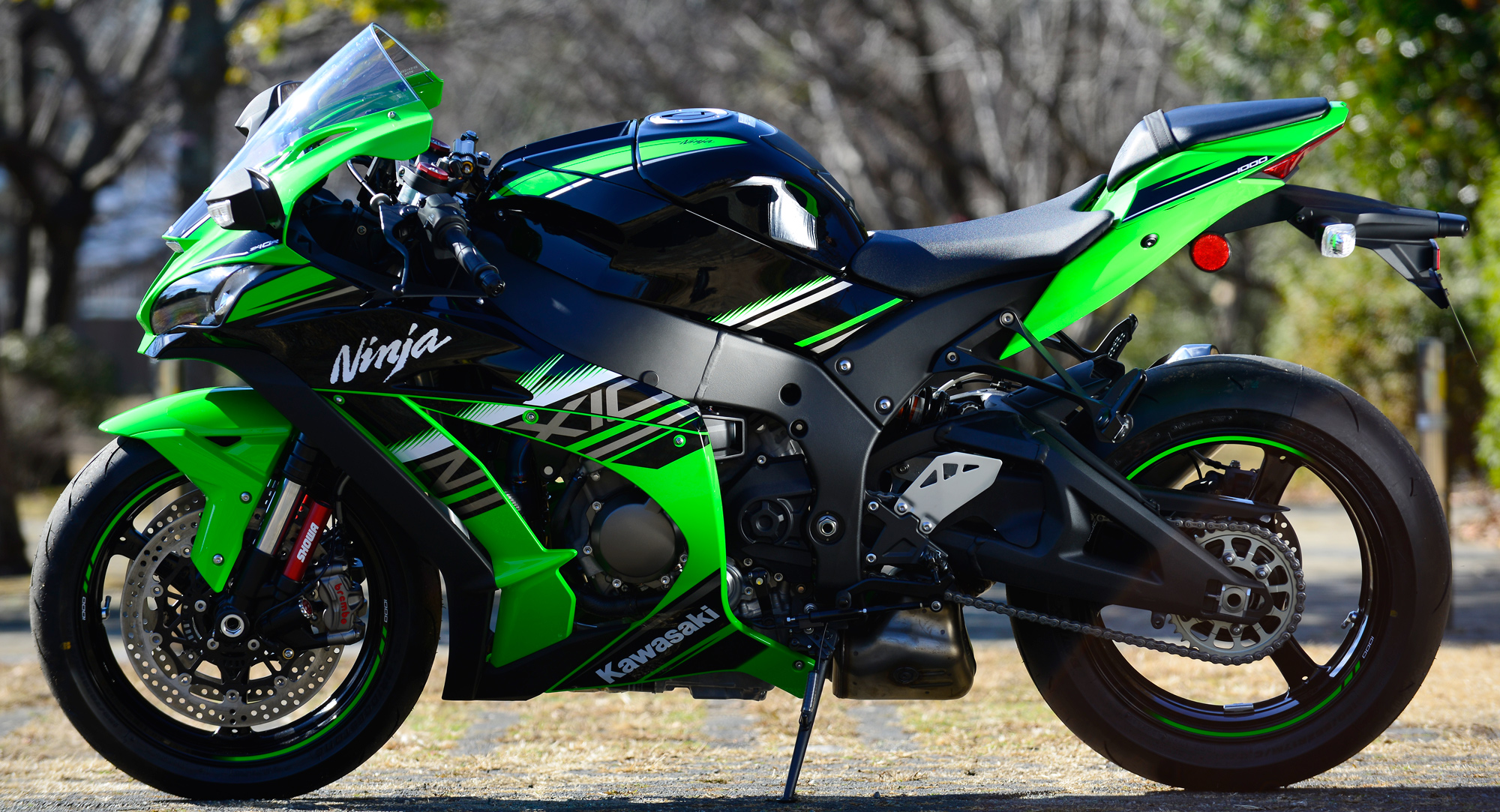 2016年 新型Ninja ZX-10Rの実車をチェック!! Winter Test Editionも