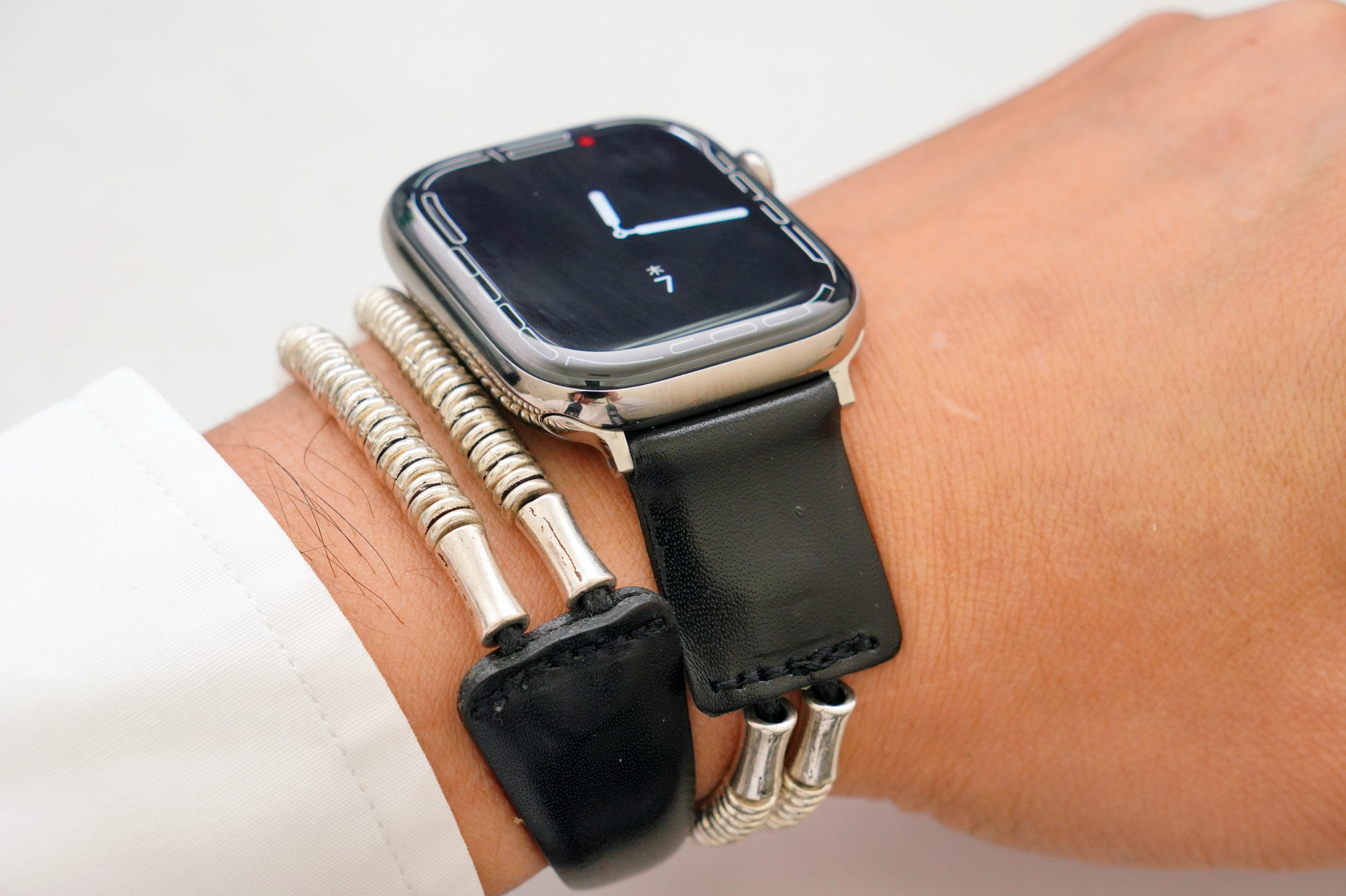 Apple Watch Series 10のデザインと機能を徹底解説。「脱エルメス」の