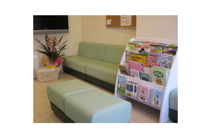 大阪府 五味内科クリニック様｜納品例｜店舗家具