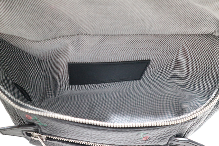 ALEXANDER WANG（アレキサンダーワン）レザーボディバッグが入荷しま