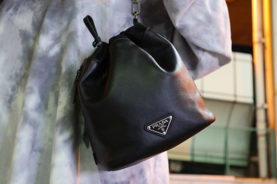 k*k様 最終値下げ PRADA ブラック ナイロン ドローストリングポーチ 巾