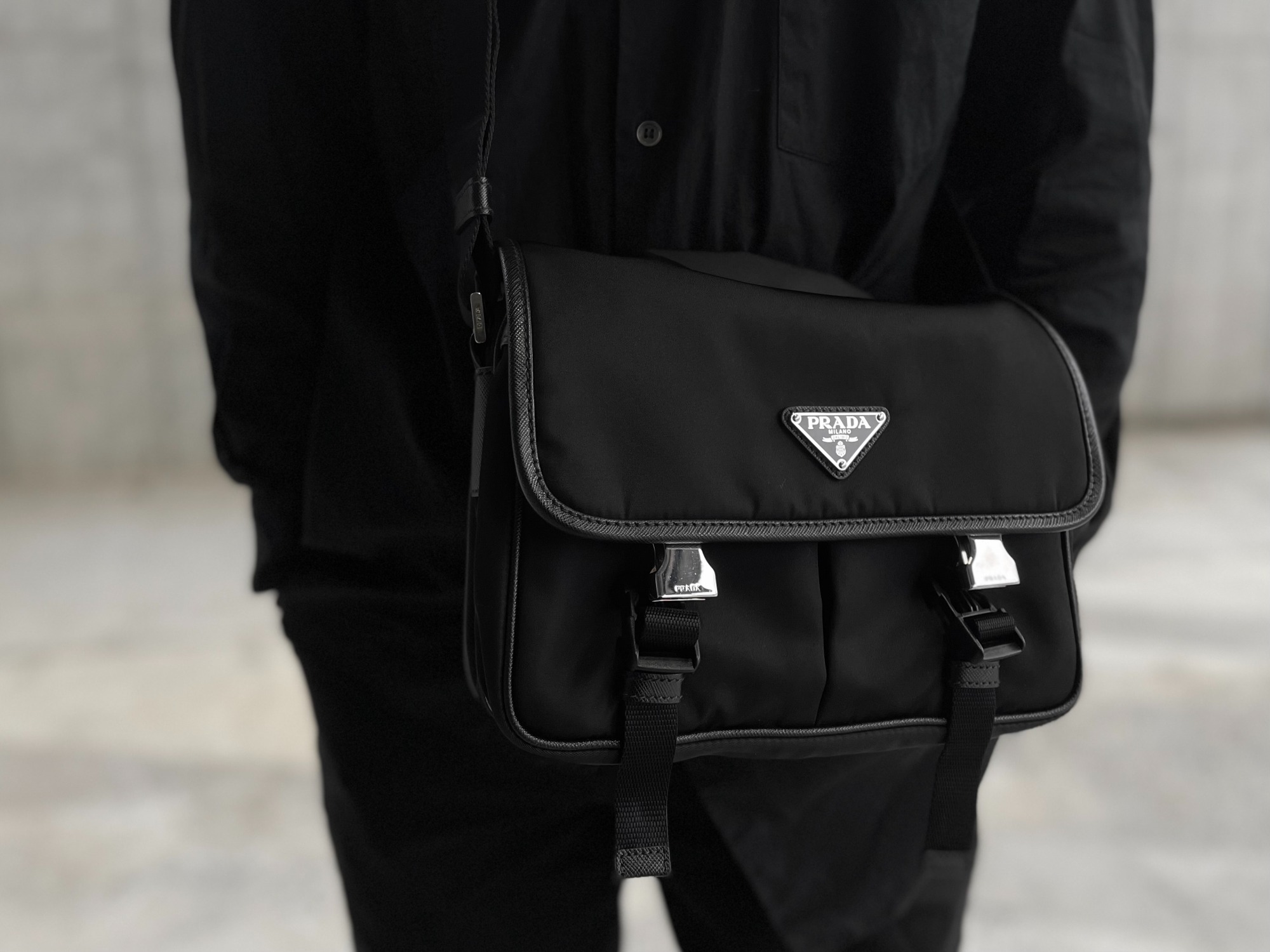 Re-Nylon ブラック メッセンジャーバッグ 2VD034 Black Re-nylon And