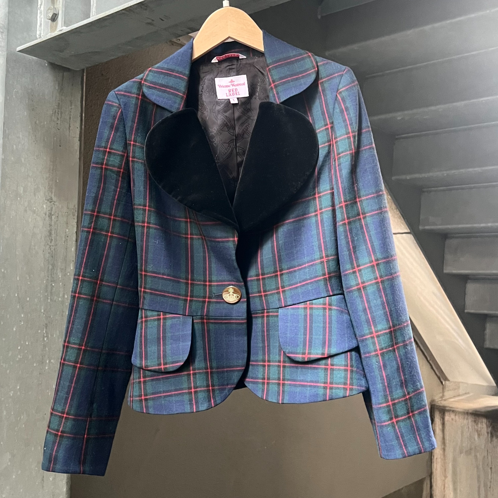 Vivienne Westwood/ヴィヴィアンウエストウッド】より【チェック柄ラブ