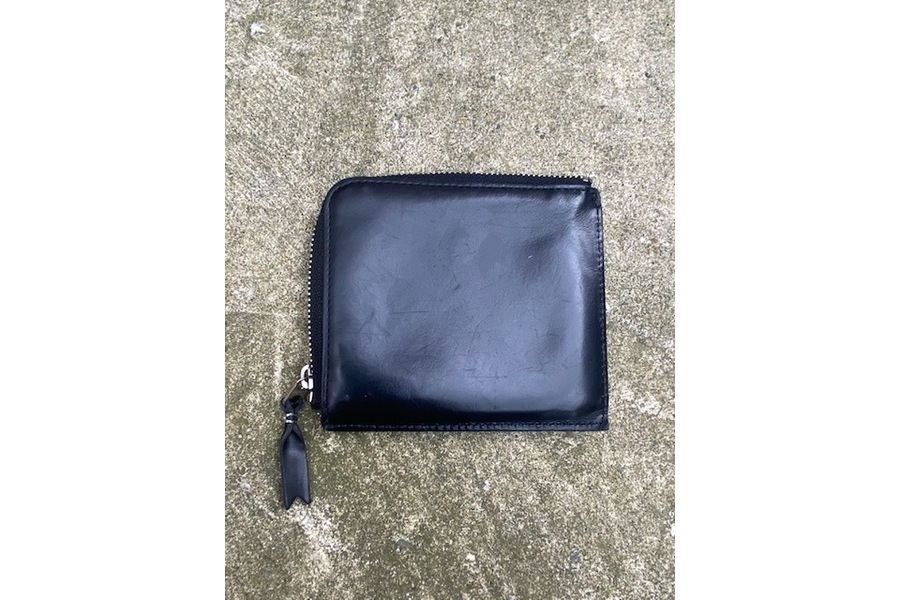 COMME des GARCONS/コムデギャルソン】のⅬ字スタッズウォレットをご