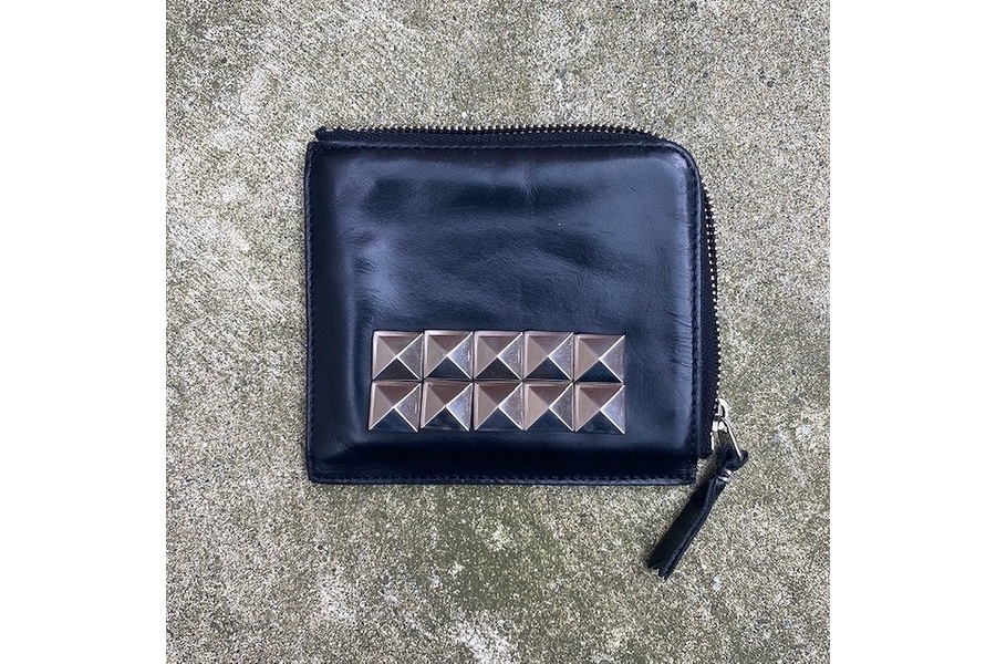 COMME des GARCONS/コムデギャルソン】のⅬ字スタッズウォレットをご