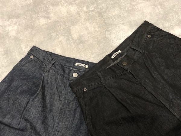 AURALEE（オーラリー）」よりHARD TWIST DENIM WIDE SLACKS(ハード