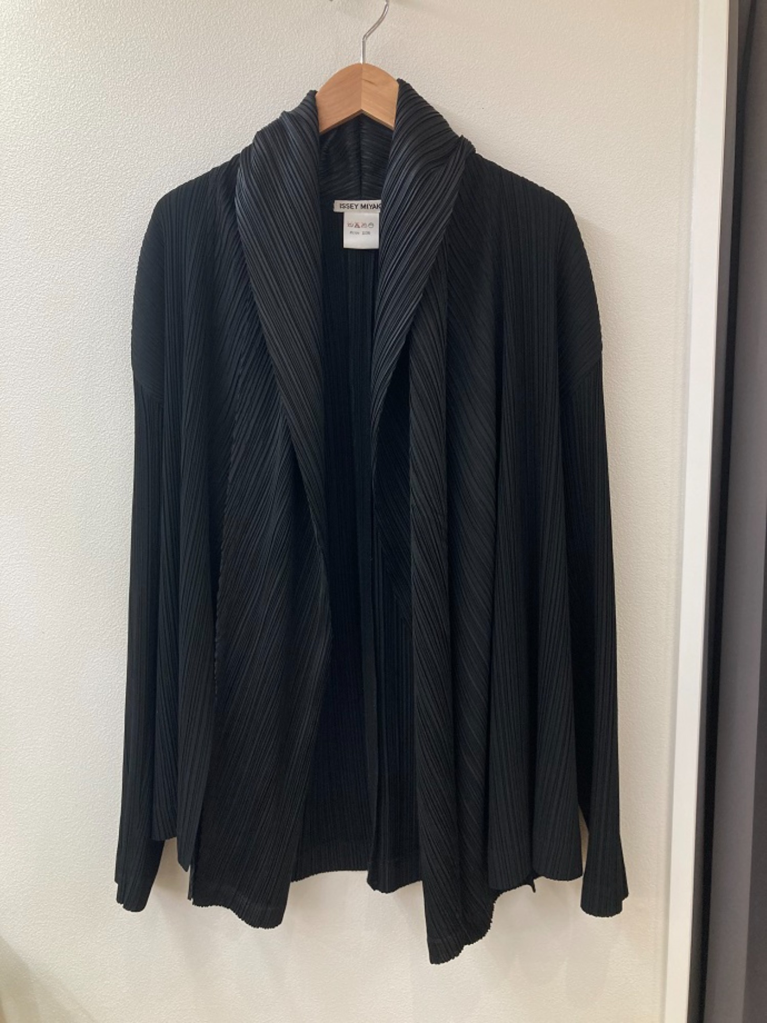 ISSEY MIYAKE】プリーツショールカラージャケット[2024.10.26発行