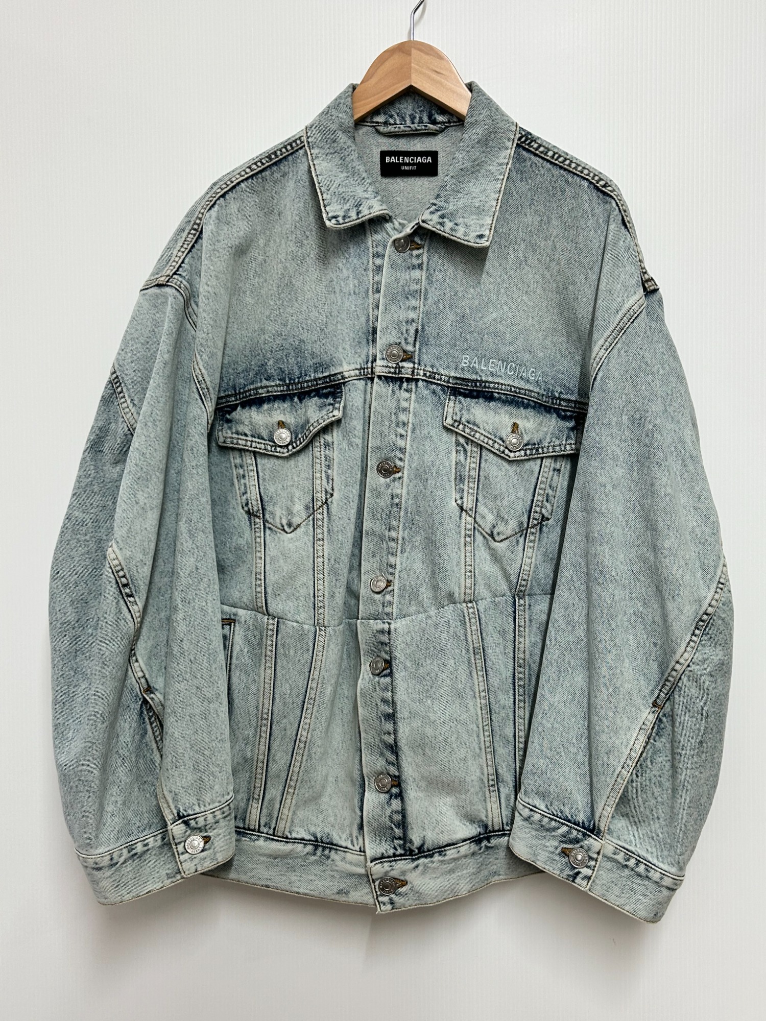 BALENCIAGA/バレンシアガ】より【TWISTED SLEEVE DENIM JACKET】が買取
