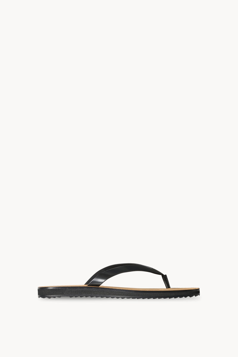 ウィメンズ サンダル：レザー製＆シルク製のフットウェア l The Row