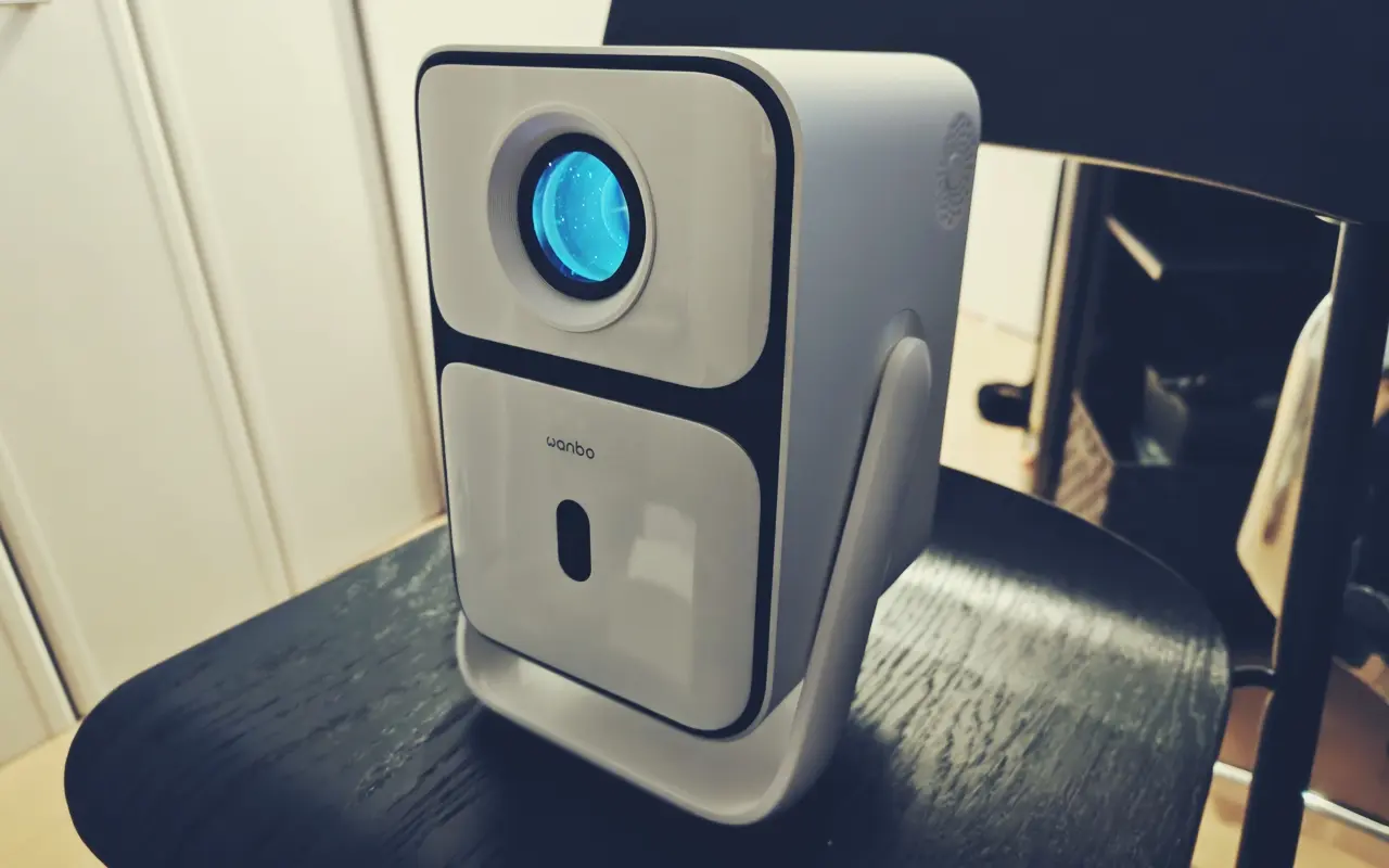 Wanbo T2 Ultra』レビュー、Android TV 11.0搭載、天井投影も可能な