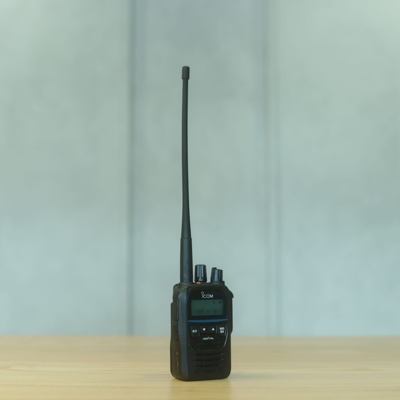 携帯型デジタル簡易無線機「icom IC-D70」のレンタル | transceiver365