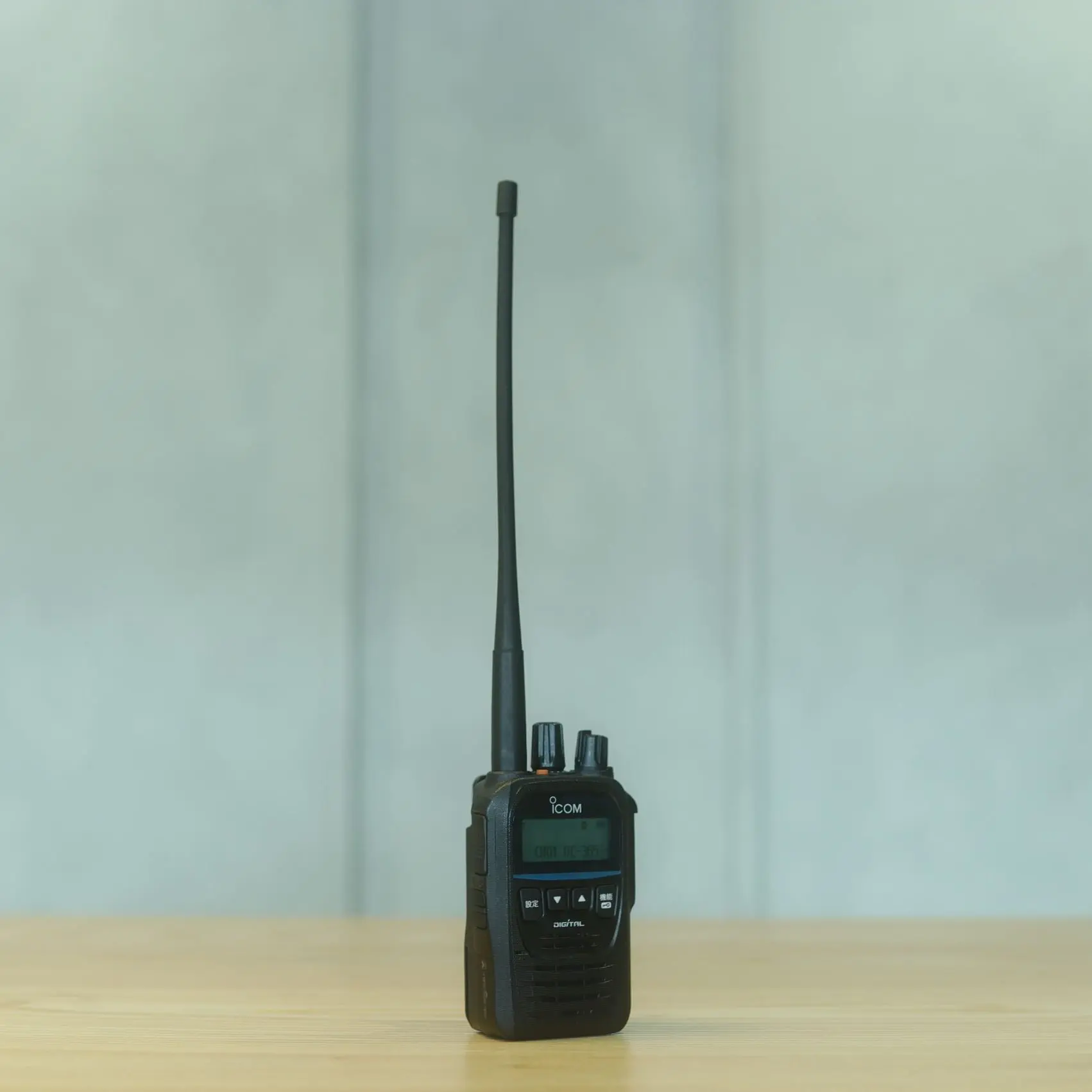 携帯型デジタル簡易無線機「icom IC-D70」のレンタル | transceiver365