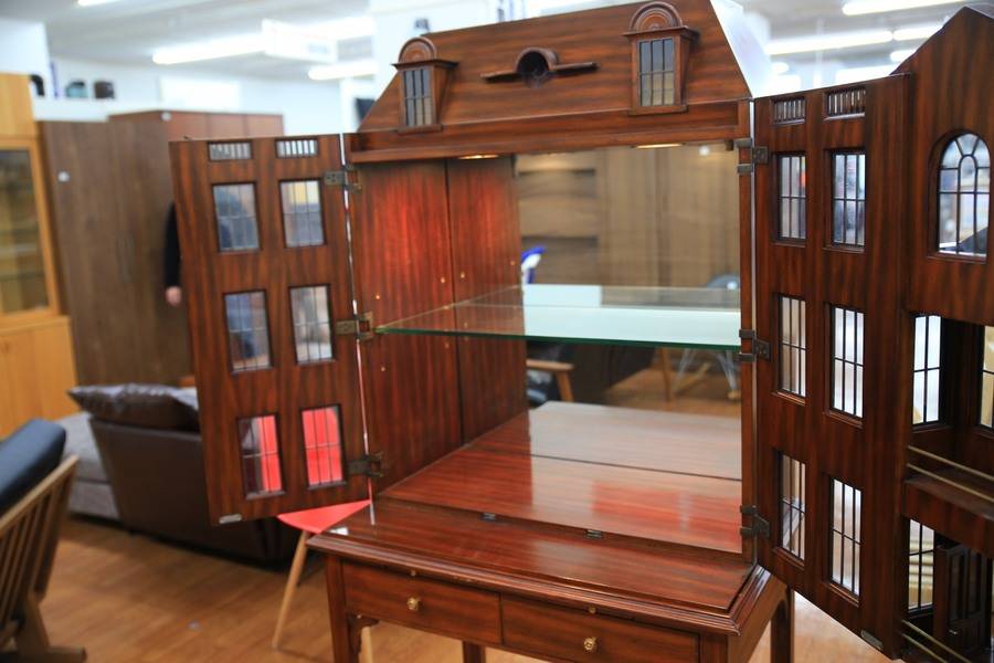 MAITLAND-SMITHのドールハウスキャビネット入荷いたしました。【幕張店