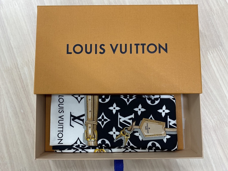 スマホで購入】LOUIS VUITTON(ルイヴィトン)のスカーフをご紹介