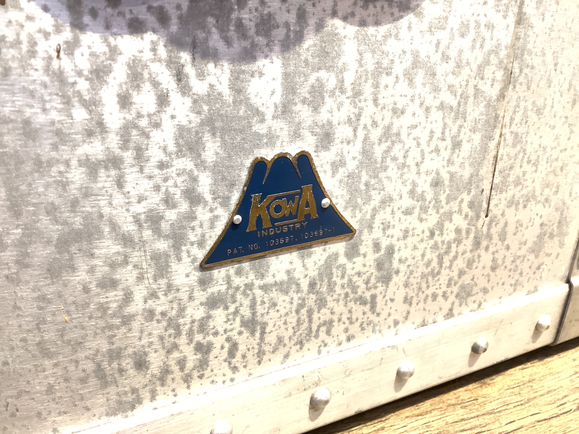 KOWA INDUSTRY】ビンテージ感たっぷりのアルミトランクケースが入荷