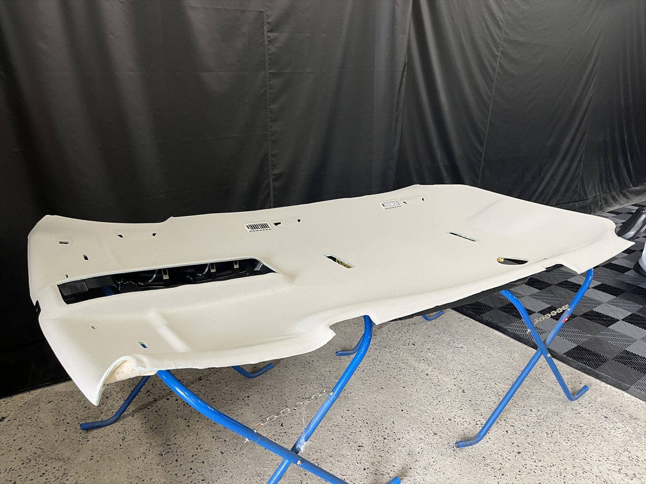 フォルクスワーゲン シャランの内装リペア・修理(ルーフライニング