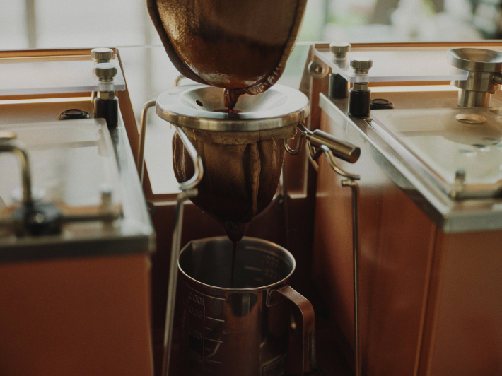 上島珈琲店が大人のエレガンスをこだわりの一杯に表現。「ダブルネル