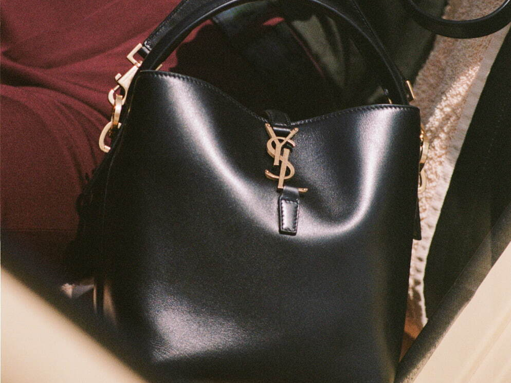 サンローランから、バケットバッグ「ル・トロントセット」の新作が発売