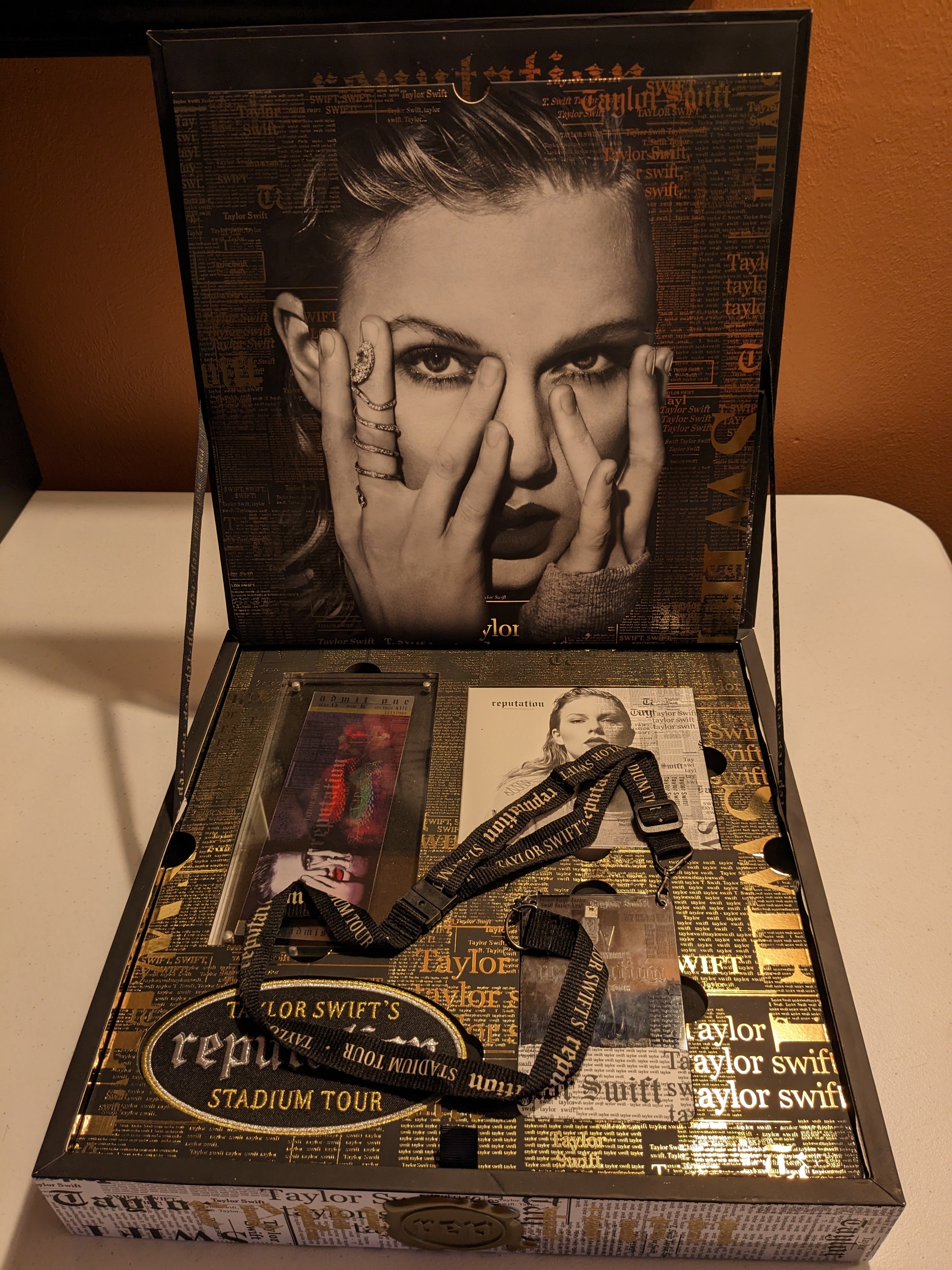 Taylor Swift - 'Reputation' CD VIP Tour Box – YoYo Media