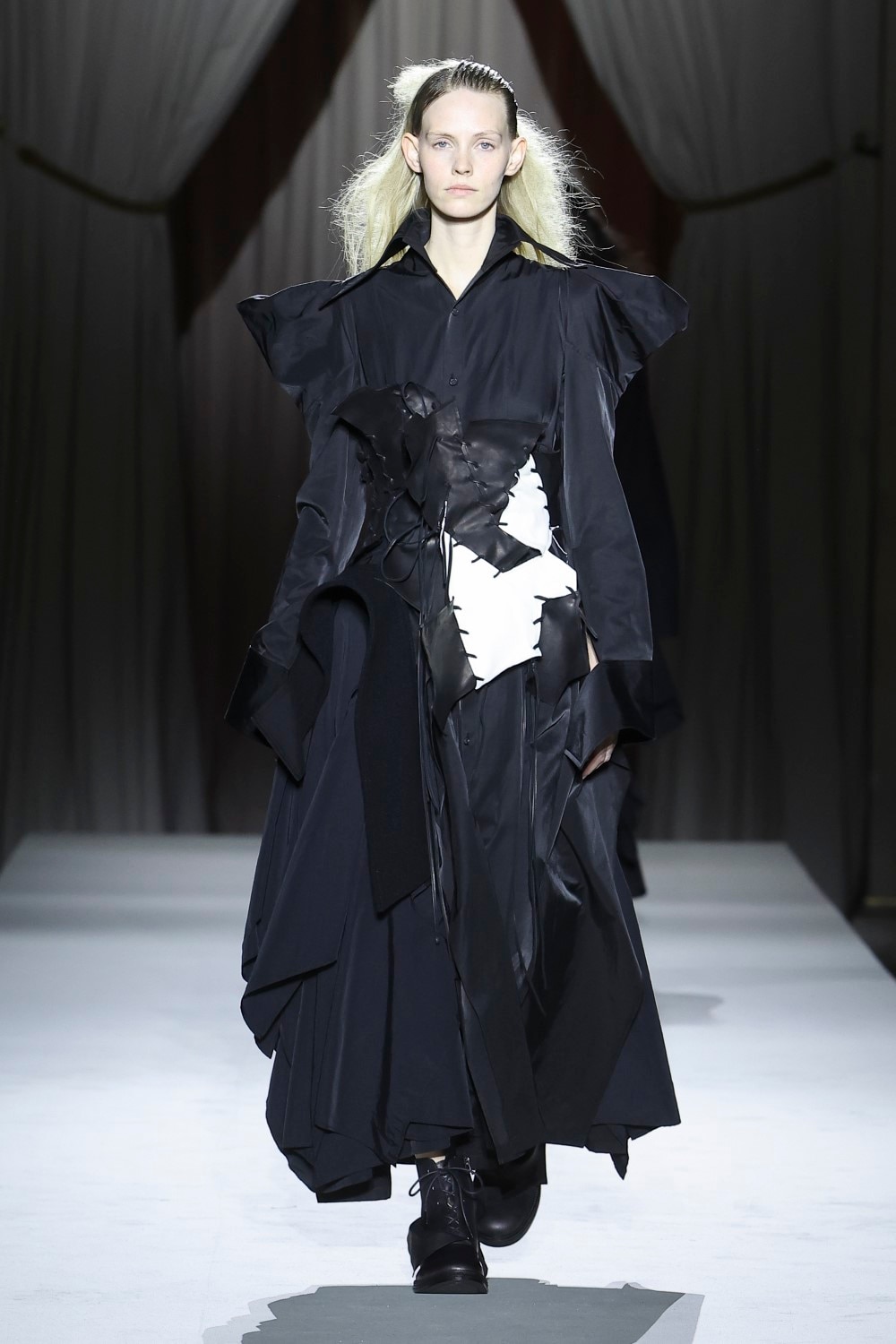 AUTUMN / WINTER 2025-26 | Yohji Yamamoto (ヨウジヤマモト) Official
