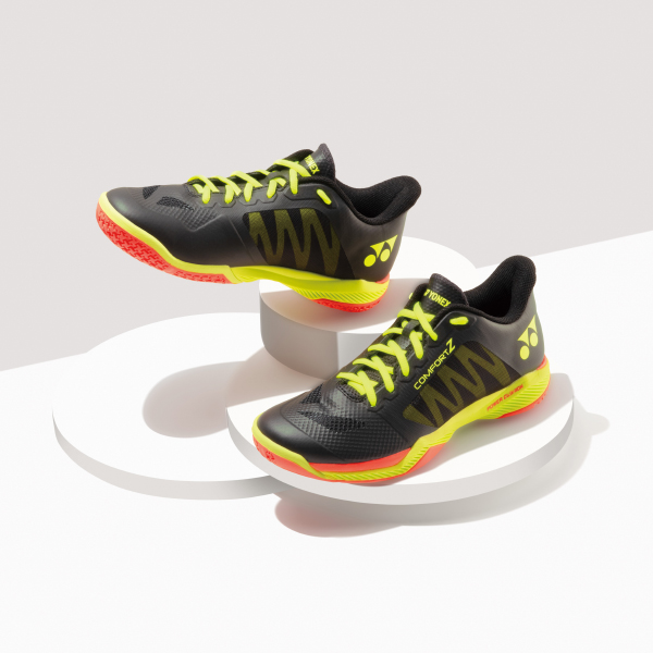 クッション性と推進力をさらに向上させたバドミントンシューズ「POWER