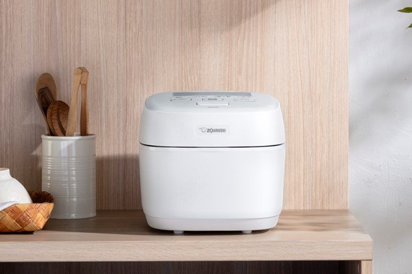 容量とコンパクト性を両立した4合炊き！ふたセンサーの精度向上